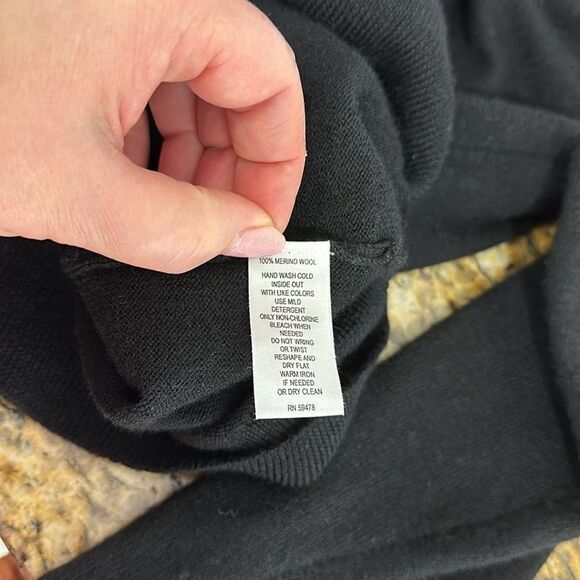 Brooks Brothers Extra Fine Merino Wool Black V-neck Pullover Sweater Size XL - Picture 7 of 10